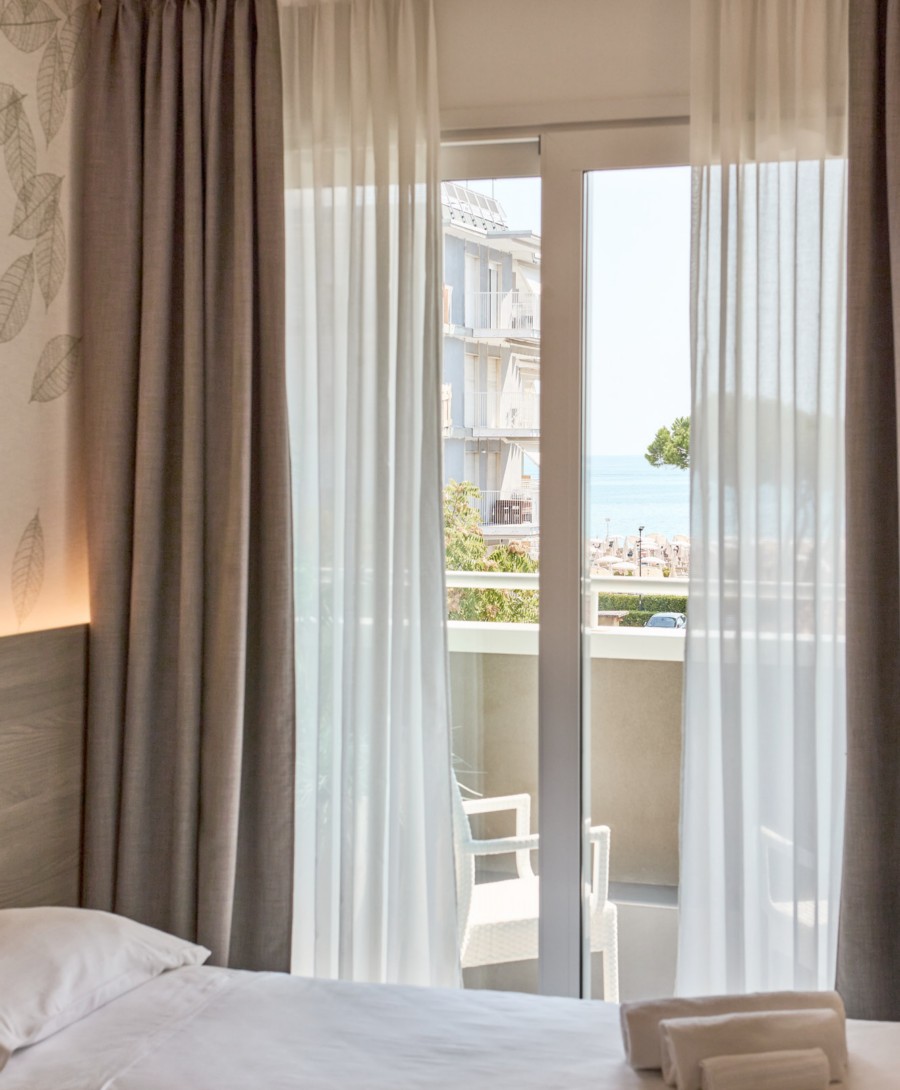 Hotel Iris | Suite mit Terrasse und Meerblick
